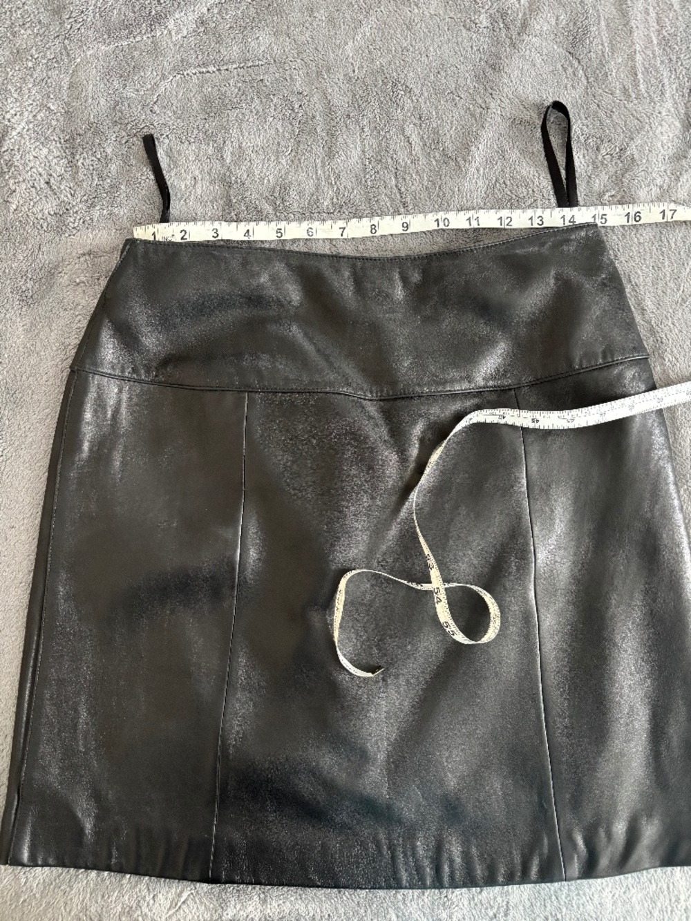 Vintage Women's Lord and Taylor Black Leather Mini Skirt - Size 12